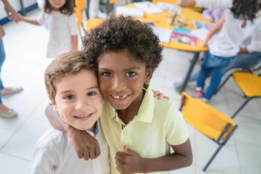 O que o 'lápis cor de pele' pode ensinar sobre microagressões e racismo na  escola